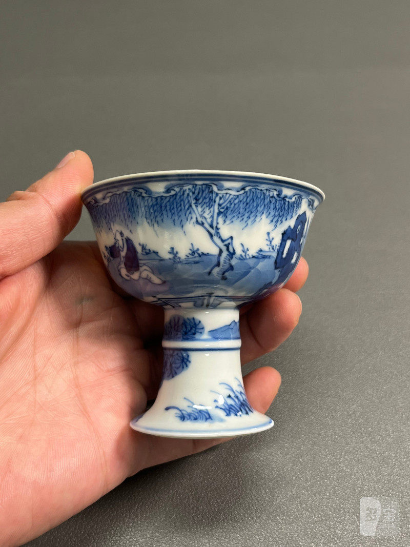 十八世纪  青花庭院高仕图梵文高足杯 - 图6
